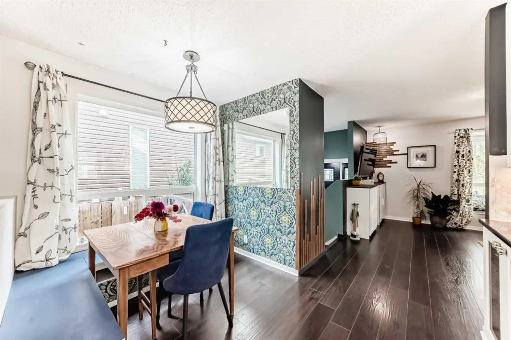 12 Taraglen Road NE