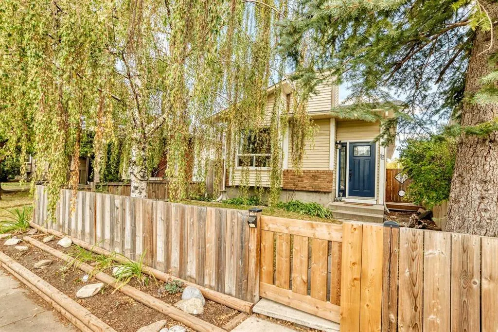 12 Taraglen Road NE