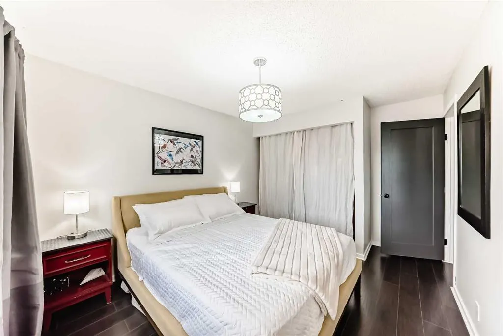 12 Taraglen Road NE