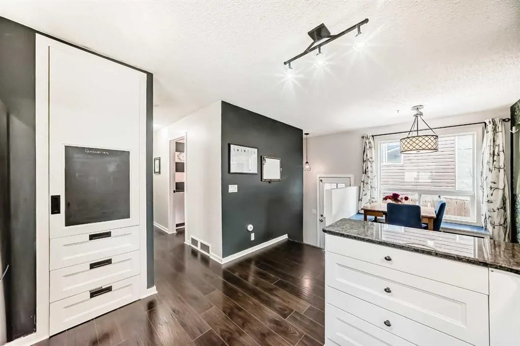 12 Taraglen Road NE