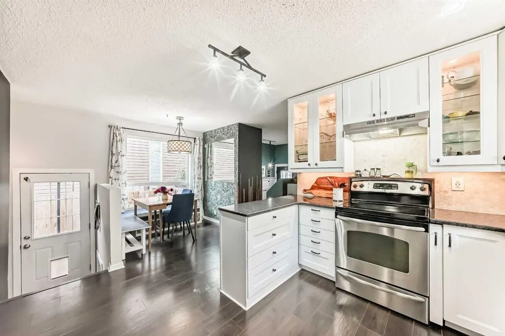 12 Taraglen Road NE