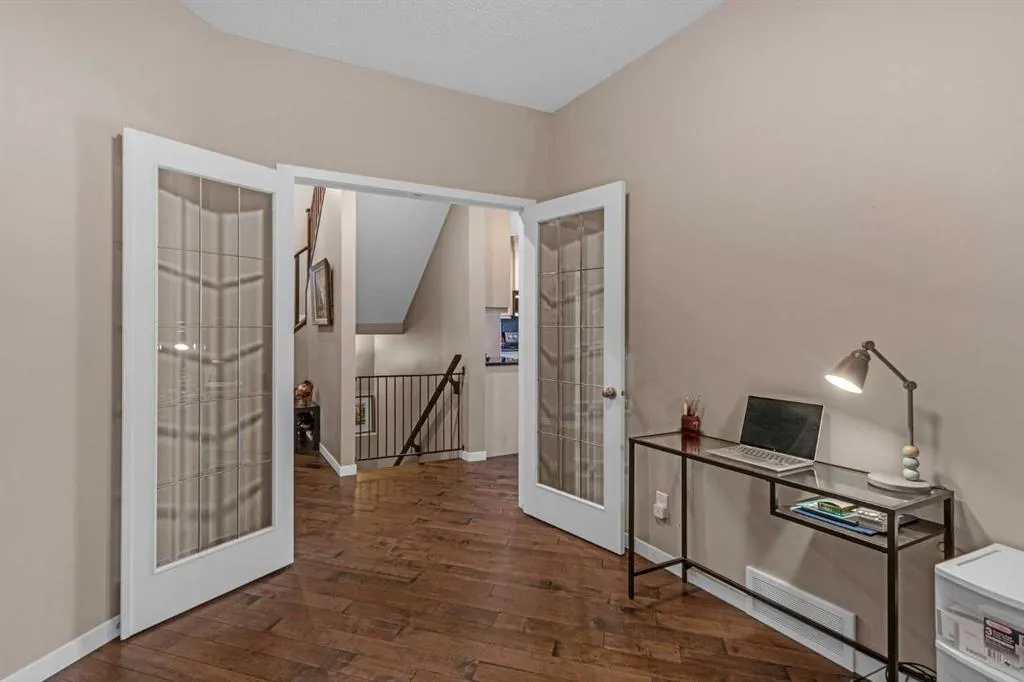 6 Auburn Glen Common SE