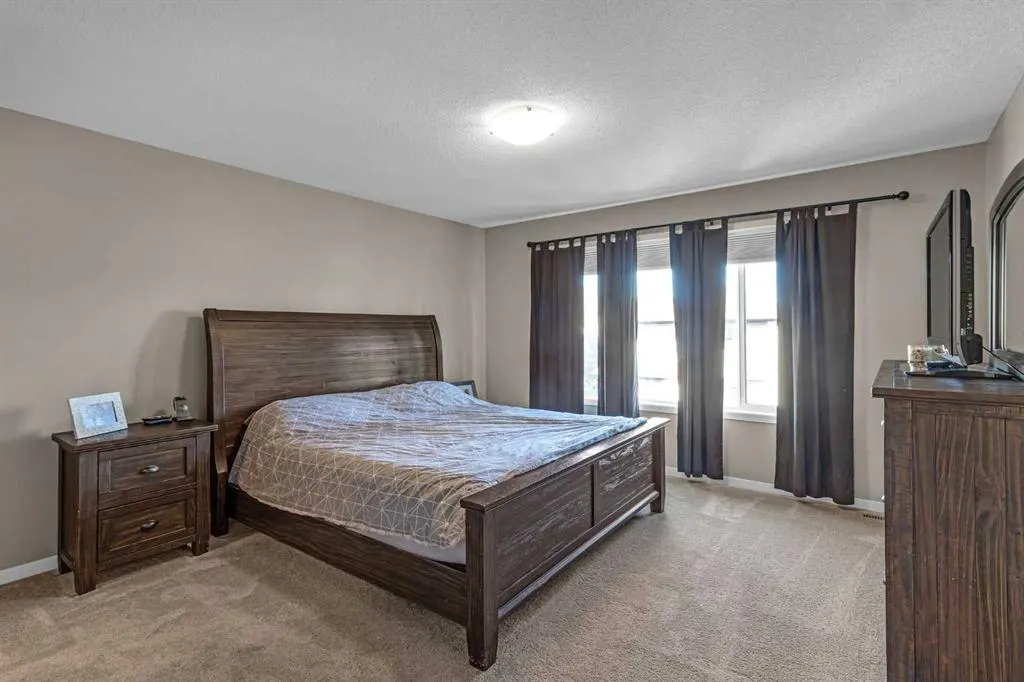 6 Auburn Glen Common SE