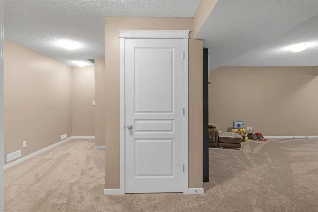 6 Auburn Glen Common SE