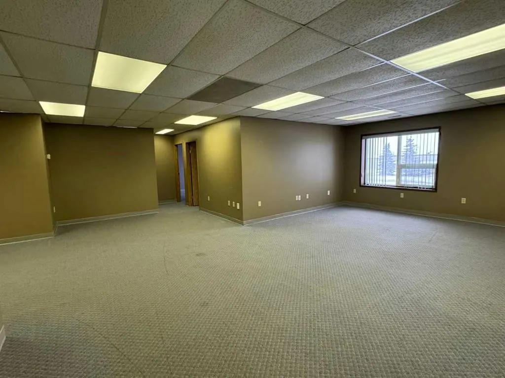 5208 62 Street, #Bay 4