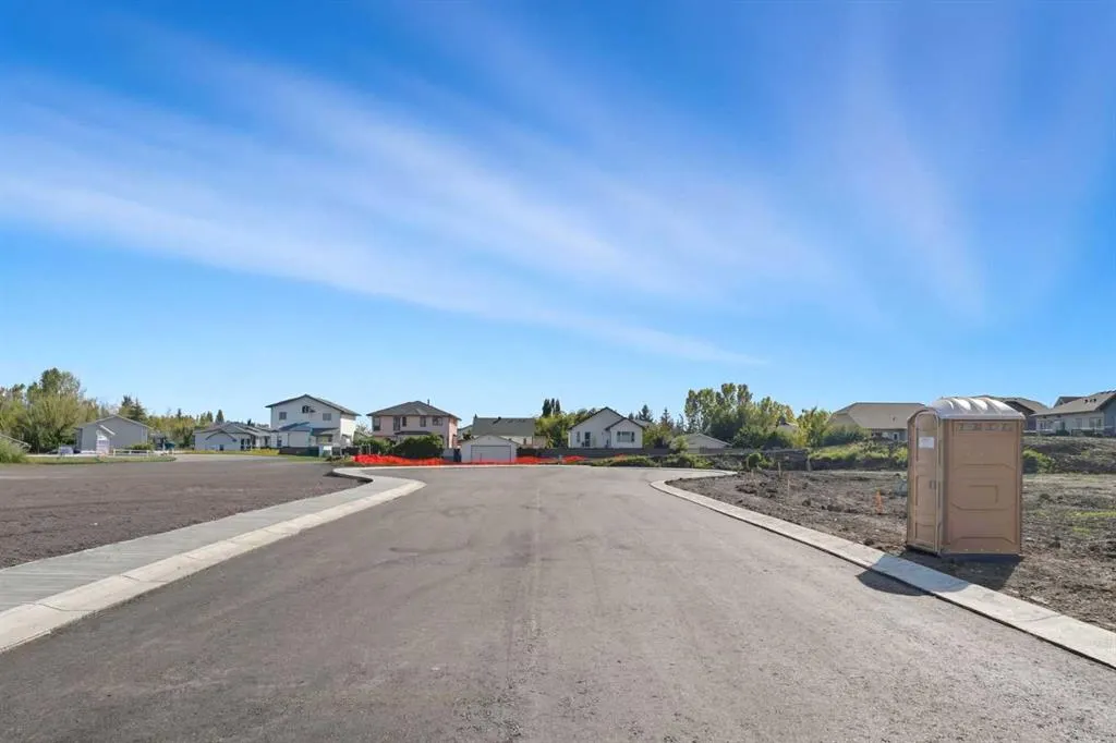 8 DunHam Court NW