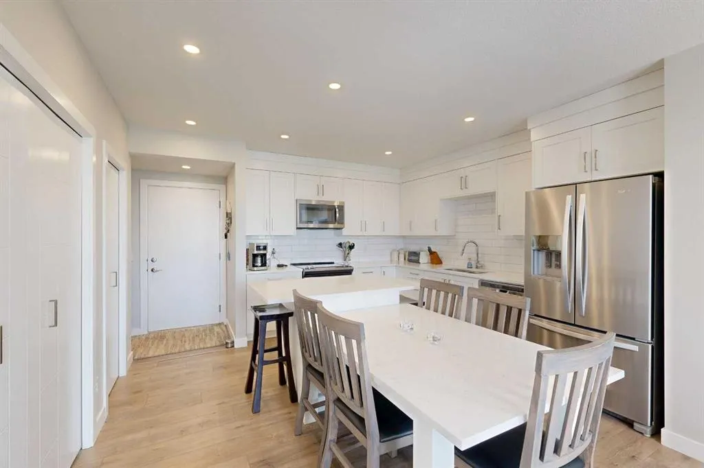 102 Drake Landing Wynd