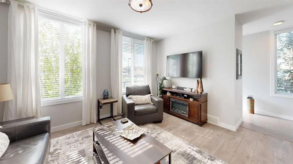 102 Drake Landing Wynd
