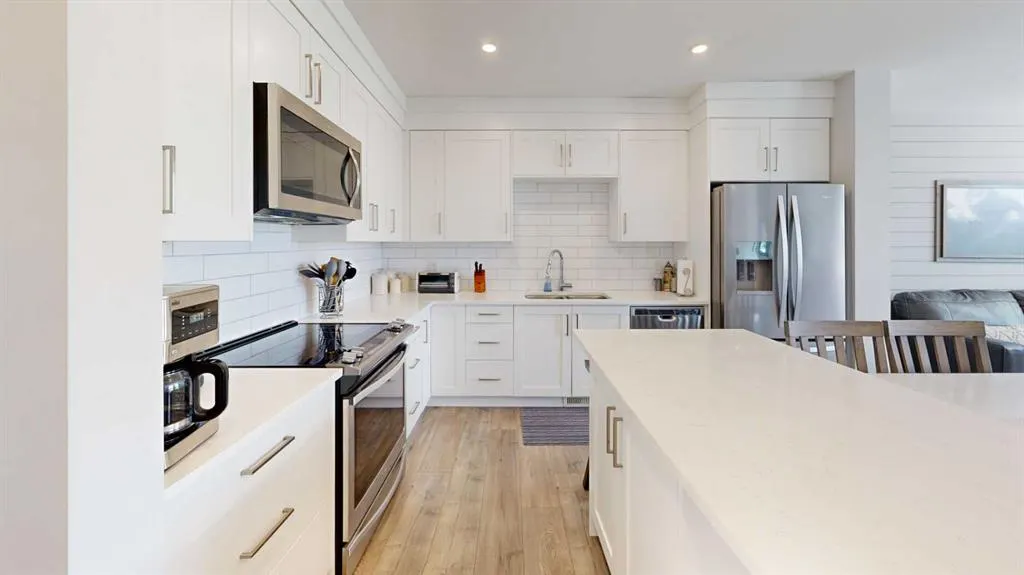102 Drake Landing Wynd