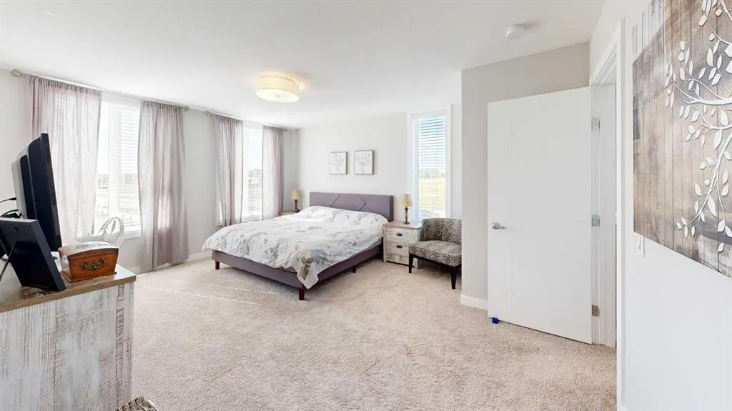 102 Drake Landing Wynd