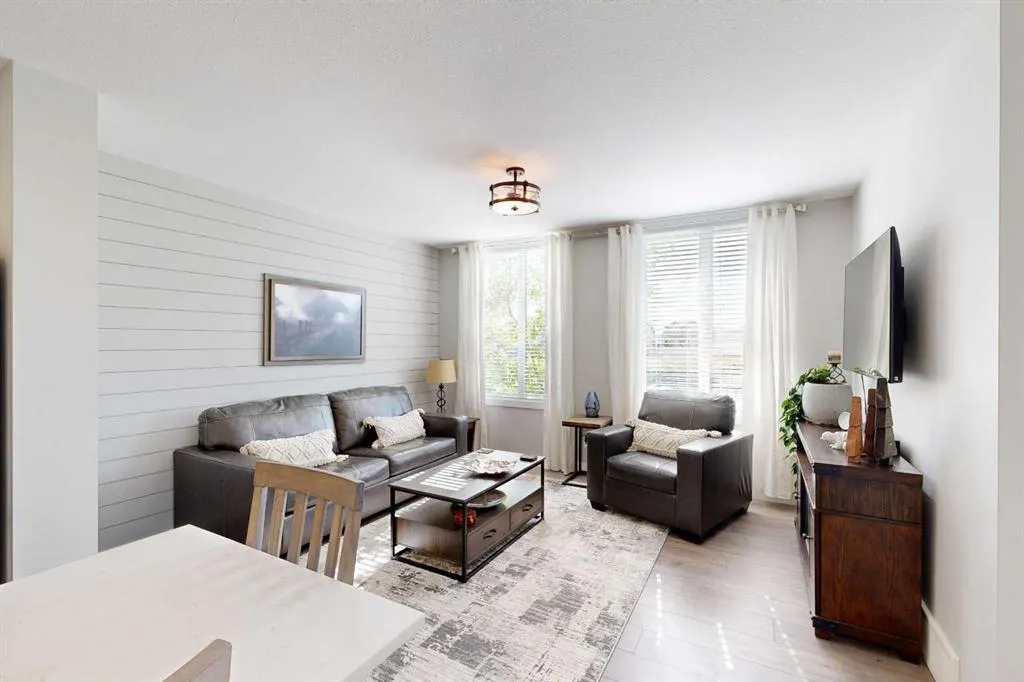 102 Drake Landing Wynd