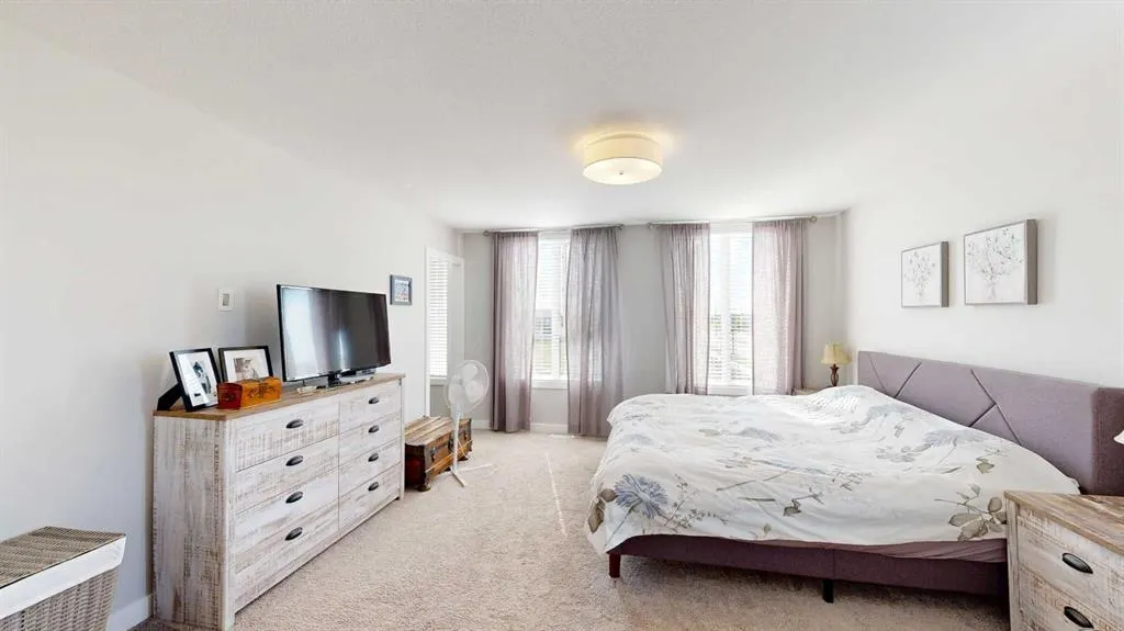 102 Drake Landing Wynd