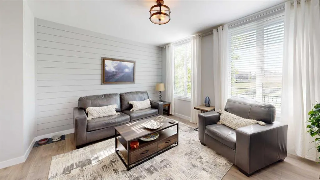 102 Drake Landing Wynd