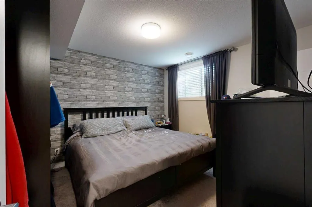 102 Drake Landing Wynd