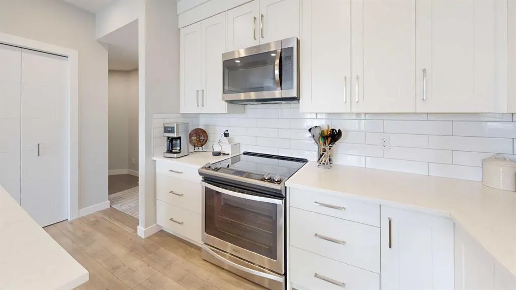 102 Drake Landing Wynd