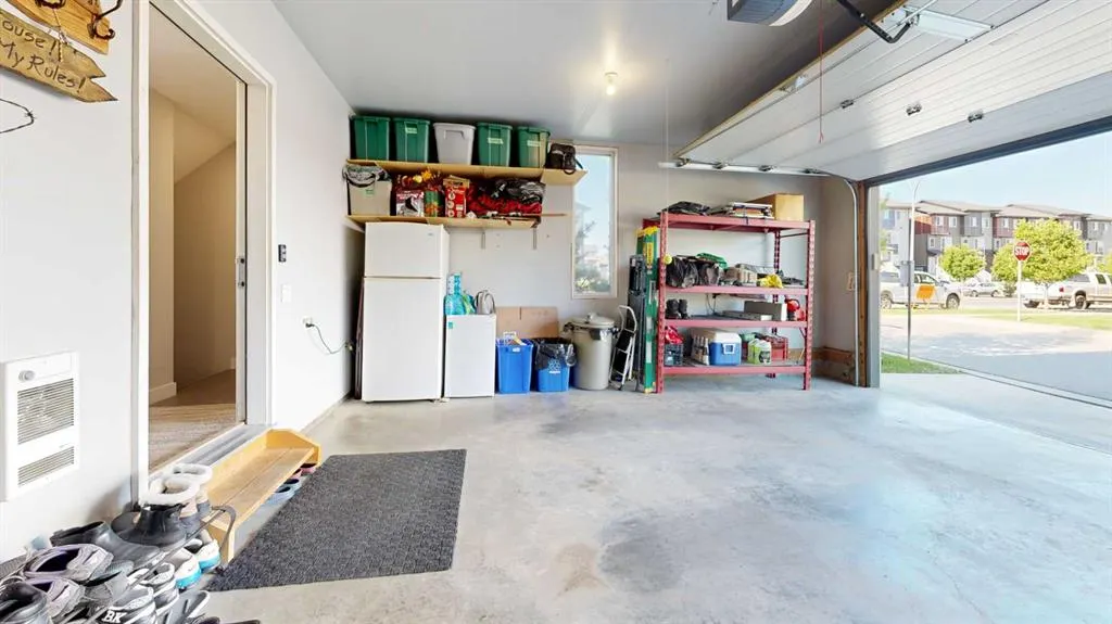 102 Drake Landing Wynd