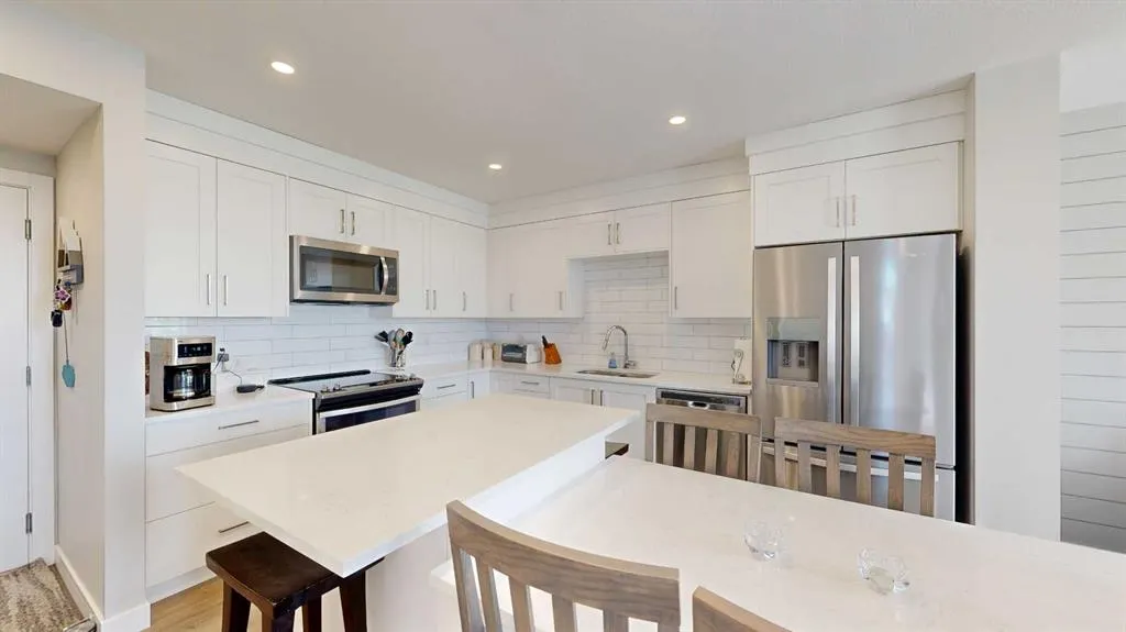 102 Drake Landing Wynd