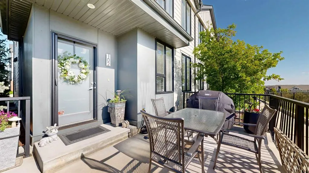 102 Drake Landing Wynd
