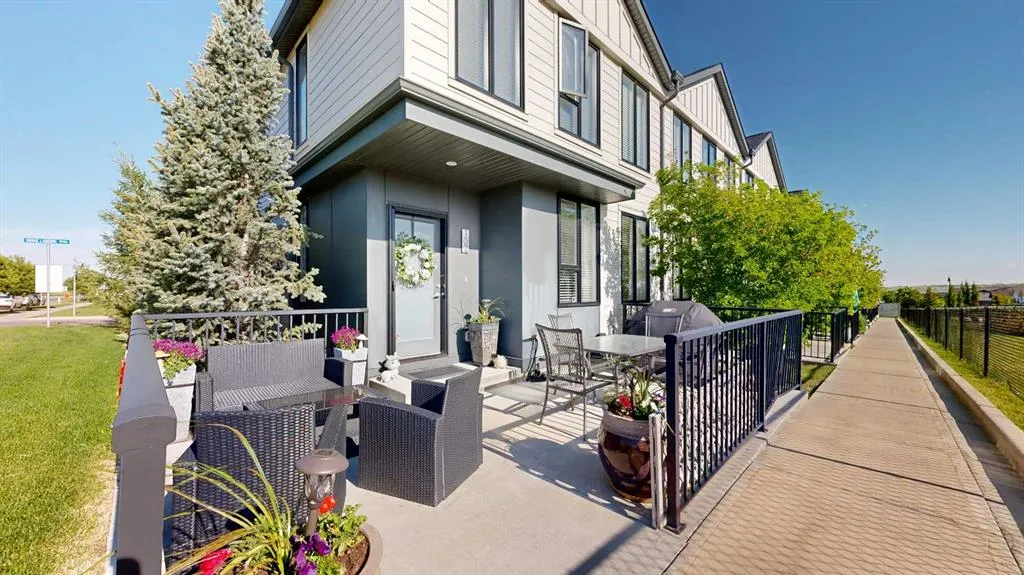 102 Drake Landing Wynd