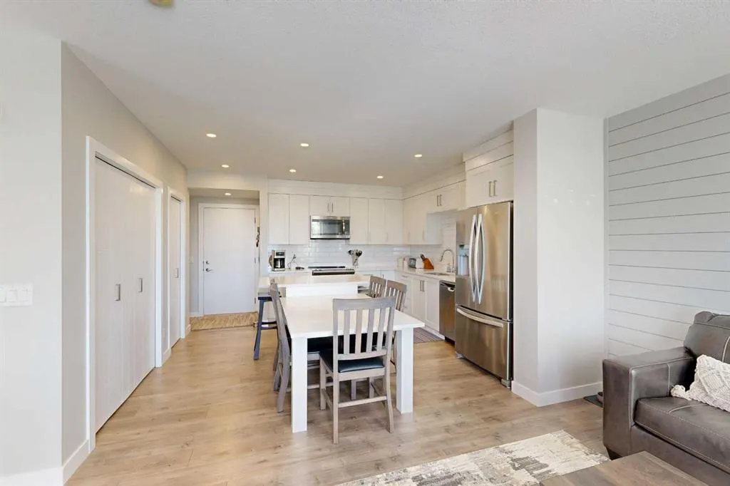 102 Drake Landing Wynd
