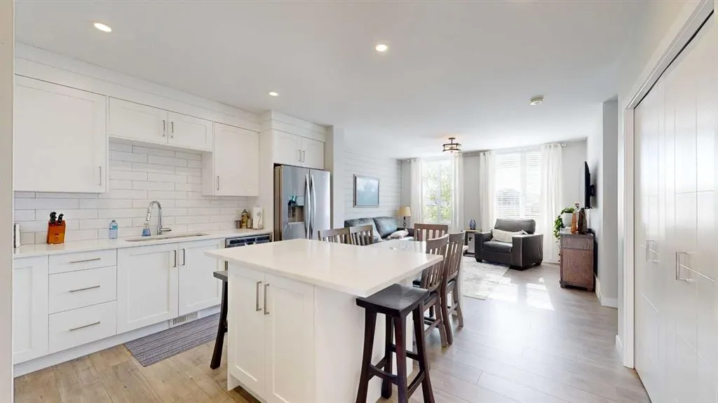 102 Drake Landing Wynd