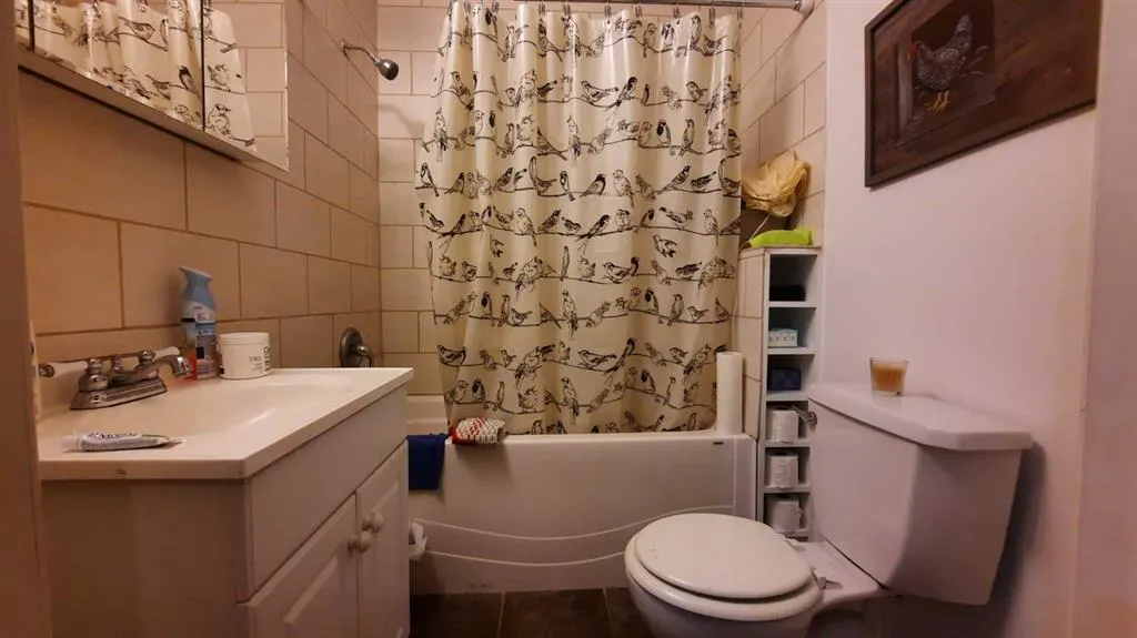 40 3 Avenue W