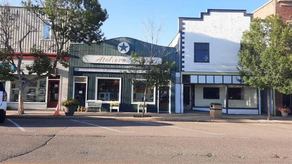 40 3 Avenue W