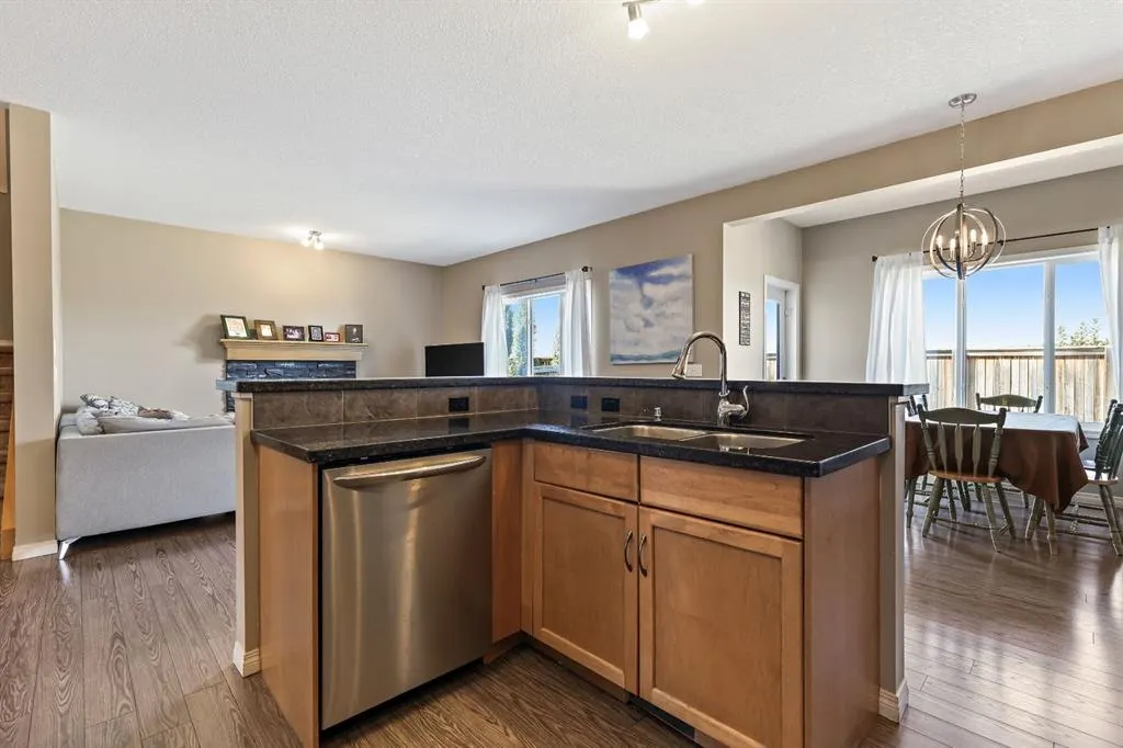 114 Everglen Crescent SW