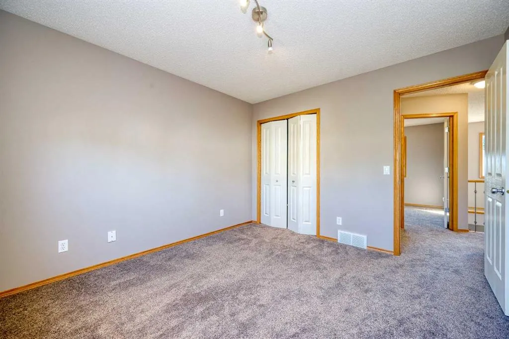 19 Westpoint Court SW