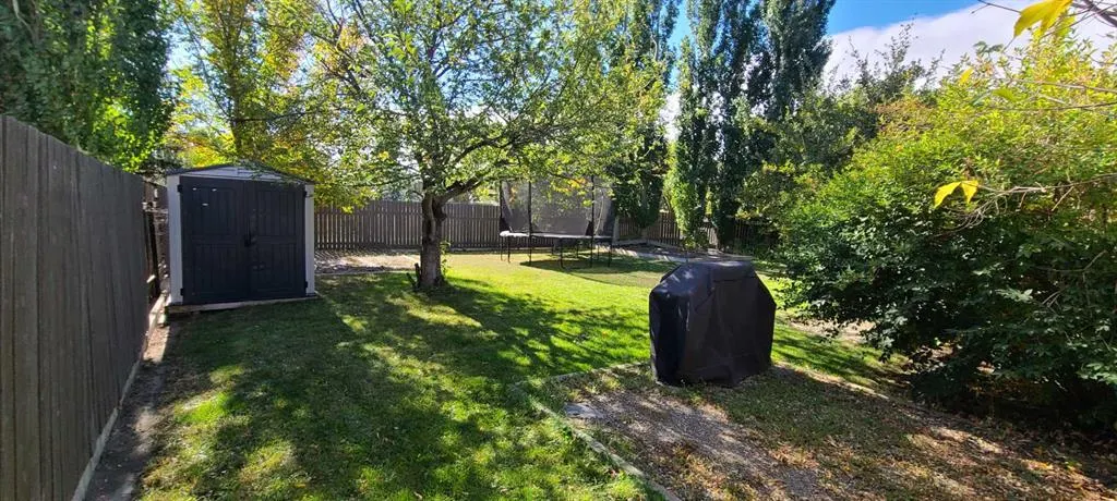 337 Ojibwa Place W