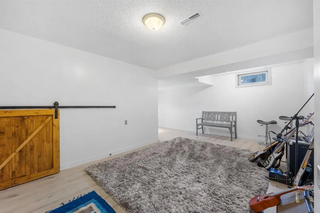 62 Fonda Crescent SE
