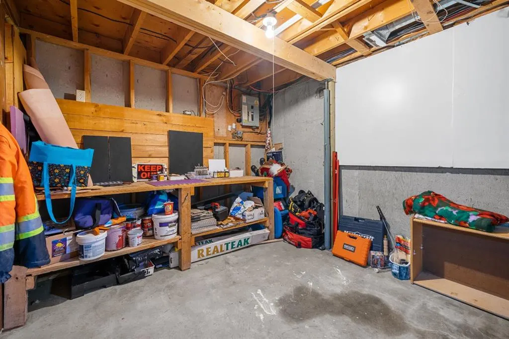 62 Fonda Crescent SE