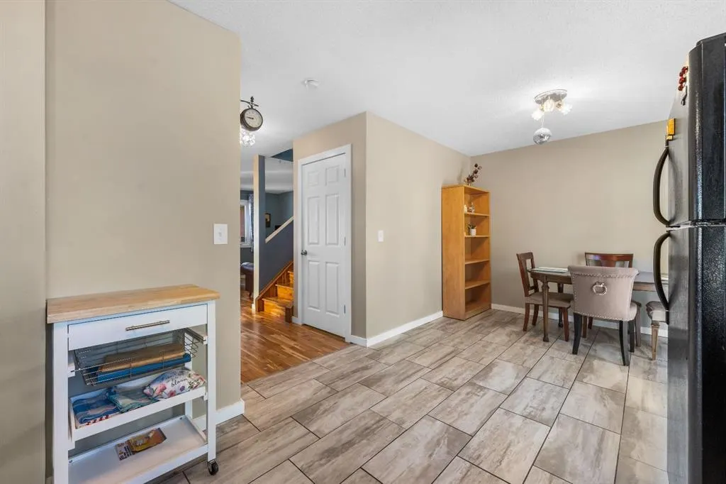 62 Fonda Crescent SE