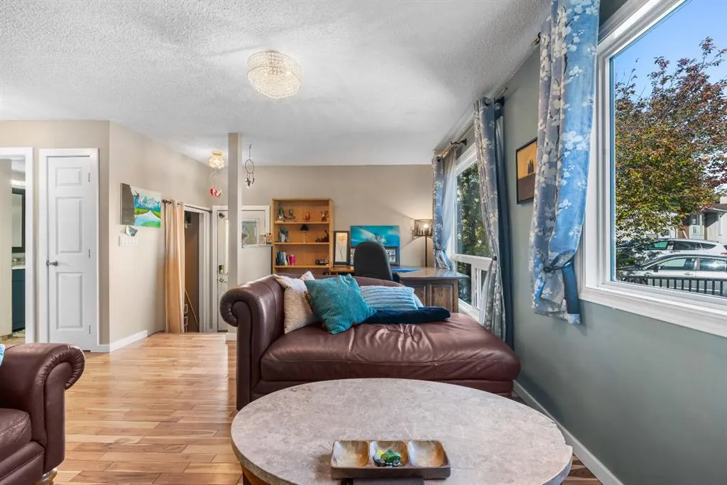 62 Fonda Crescent SE