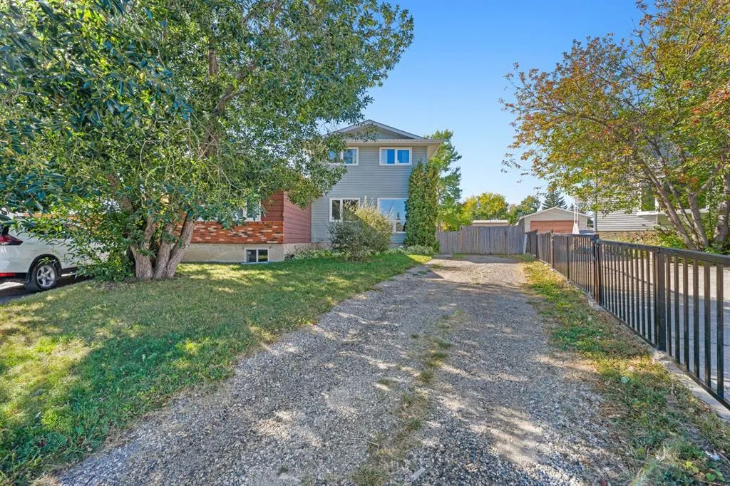 62 Fonda Crescent SE