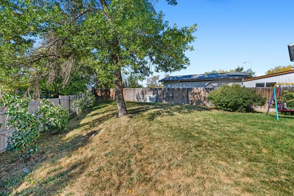 62 Fonda Crescent SE