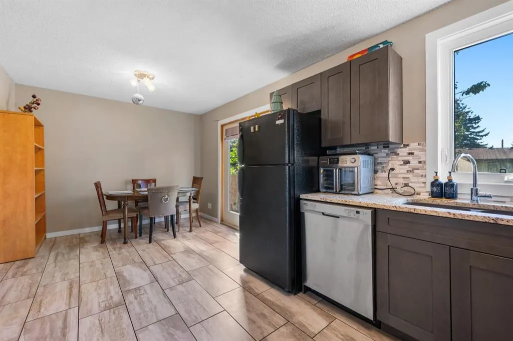 62 Fonda Crescent SE