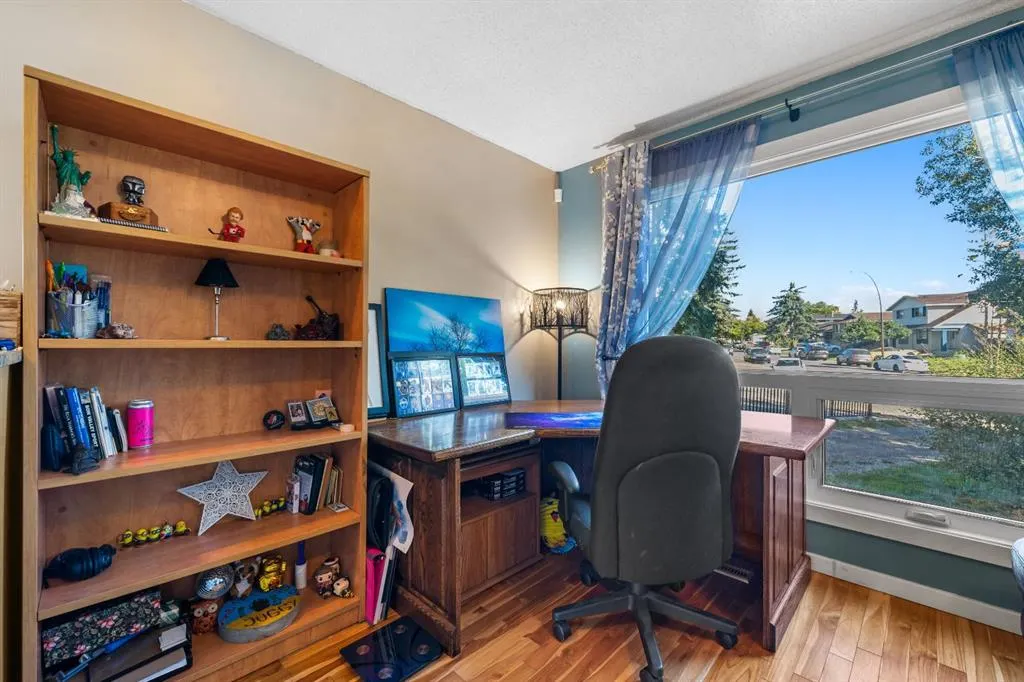 62 Fonda Crescent SE