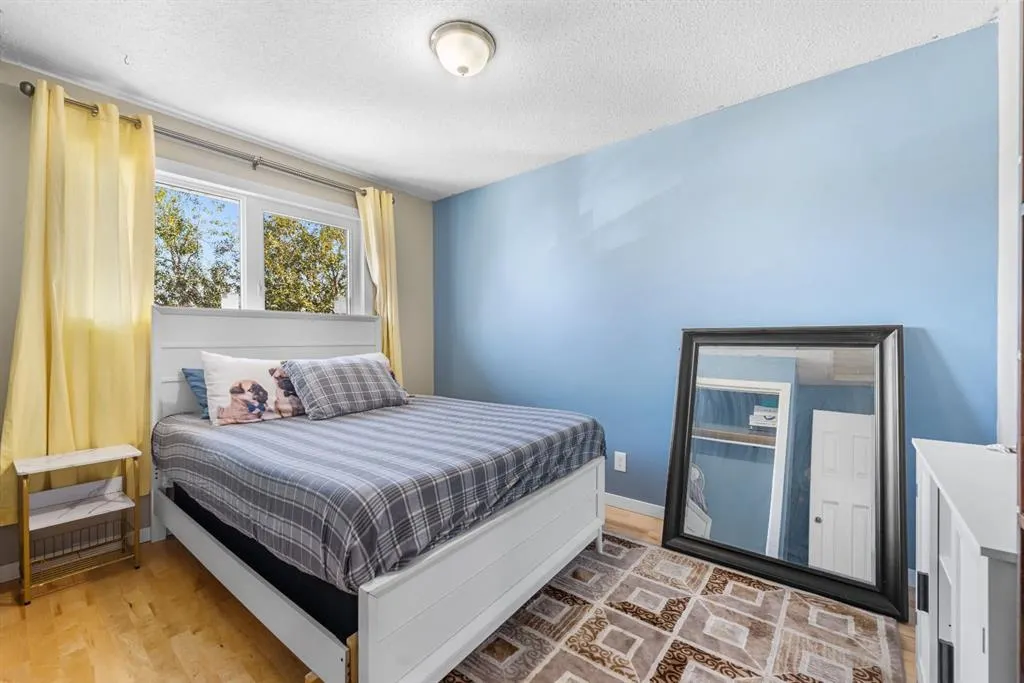 62 Fonda Crescent SE