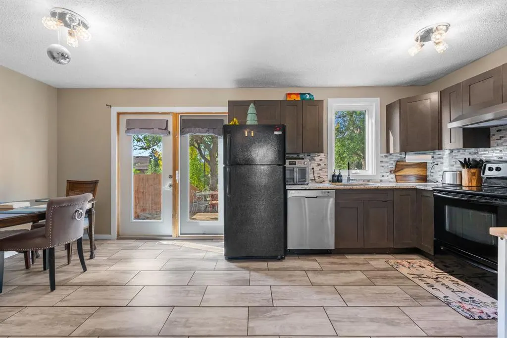 62 Fonda Crescent SE