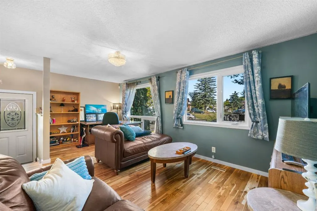 62 Fonda Crescent SE