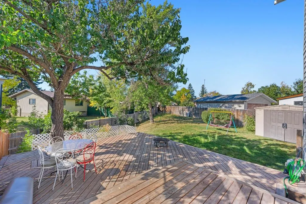 62 Fonda Crescent SE