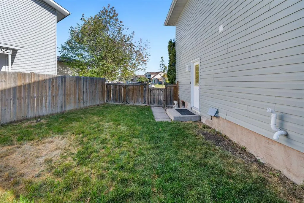 62 Fonda Crescent SE