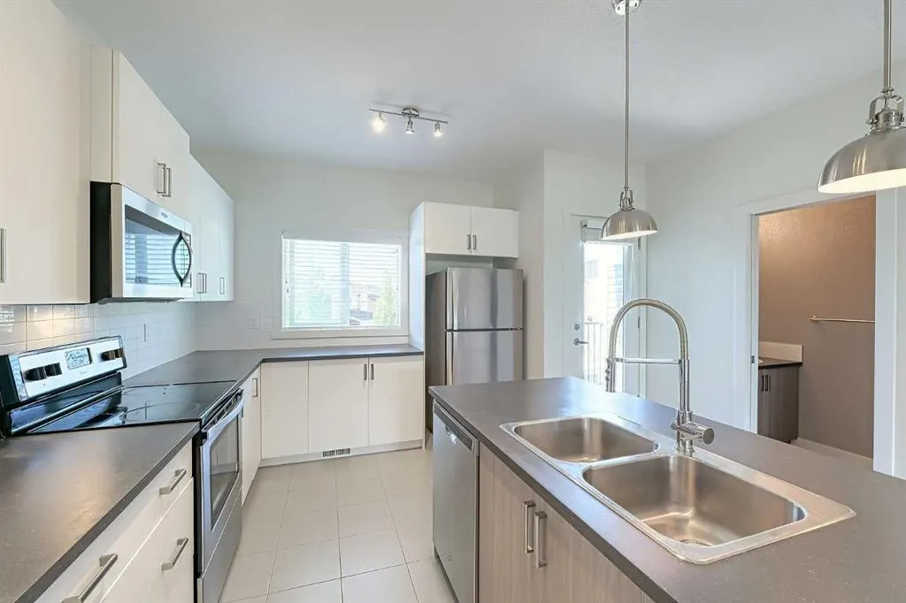10 Walden Lane SE