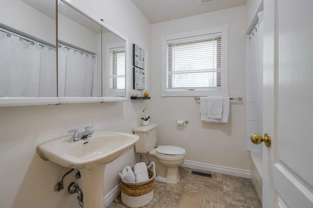 654 Columbia Boulevard W