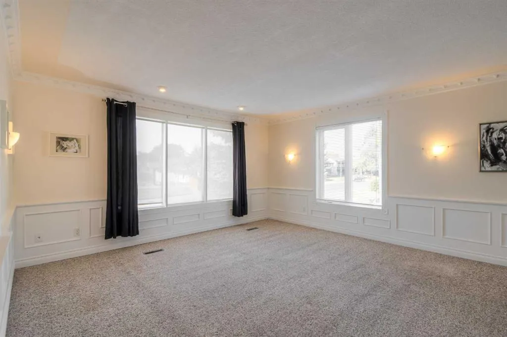 654 Columbia Boulevard W