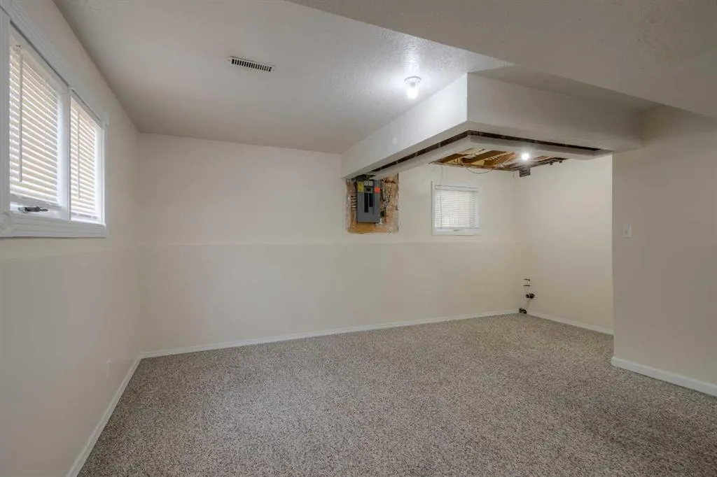 654 Columbia Boulevard W