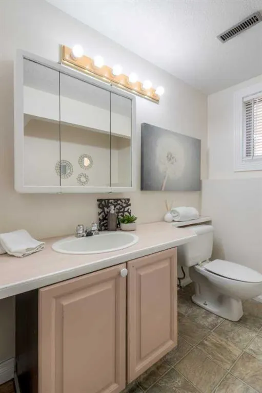 654 Columbia Boulevard W