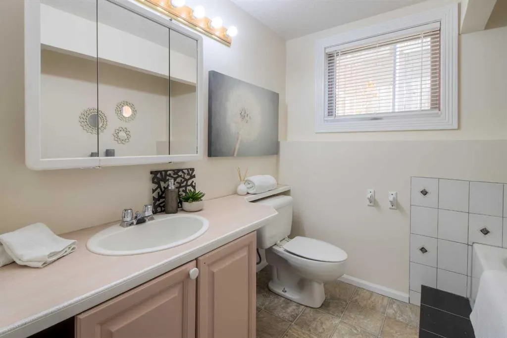 654 Columbia Boulevard W