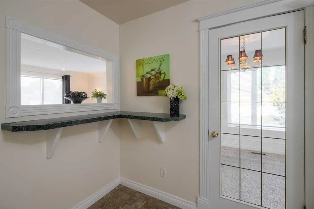 654 Columbia Boulevard W